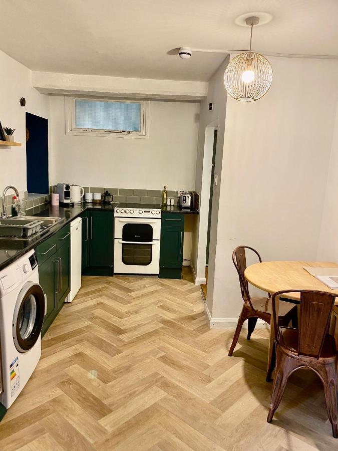 فيلا 'Downtown' @ Terracotta Court Bradford-On-Avon المظهر الخارجي الصورة